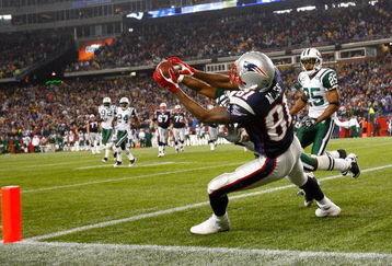 FOXBORO, MA - NOVEMBER 13: Randy Moss #81 of the New England Patriots catches a touchdown pass against the defense of Ty Law #22 and Kerry Rhodes #25 of the New York Jets at Gillette Stadium on November 13, 2008 in Foxboro, Massachusetts. The Jets won 34-31 in overtime. (Photo by Jim Rogash/Getty Images)