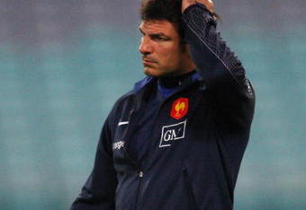 SYDNEY, AUSTRALIA - JUNE 25:  France coach Marc Lievremont watches his team train during the France Captain's run at ANZ Stadium on June 25, 2009 in Sydney, Australia.  (Photo by Cameron Spencer/Getty Images)