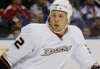 LONDON - SEPTEMBER 30:  Travis Moen #32 of the Anaheim Ducks skates against the Los Angeles Kings during their NHL game on September 30, 2007 at the O2 Arena in London, England.  (Photo by Bruce Bennett/Getty Images)