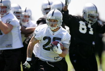 ALAMEDA, CA - MAY 08:  Justin Fargas #25 of the Oakland Raiders runs with the ball during the Raiders minicamp at the team's permanent training facility on May 8, 2009 in Alameda, California.  (Photo by Ezra Shaw/Getty Images)