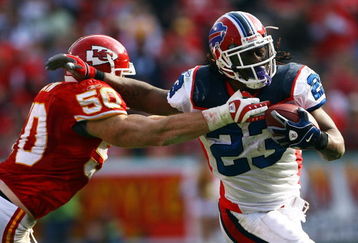 KANSAS CITY, MO - NOVEMBER 23:  Marshawn Lynch #23 of the Buffalo Bills evades Rocky Boiman #50 of the Kansas City Chiefs during the first half of the game against the Kansas City Chiefs on November 23, 2008 at Arrowhead Stadium in Kansas City, Missouri.  (Photo by Jamie Squire/Getty Images)