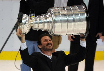 DETROIT - JUNE 12:  Co-Ownter and Chairman Mario Lemieux of the Pittsburgh Penguins hoists the Stanley Cup overhead after Game Seven of the 2009 NHL Stanley Cup Finals against the Detroit Red Wings at Joe Louis Arena on June 12, 2009 in Detroit, Michigan. The Penguins defeated the Red Wings 2-1 in the seventh game to win the Stanley Cup Finals series 4 games to 3. (Photo by Harry How/Getty Images)