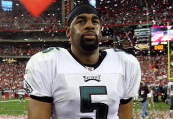 GLENDALE, AZ - JANUARY 18:  Quarterback Donovan McNabb #5 of the Phildelphia Eagles walks off the field after losing to the Arizona Cardinals during the NFC championship game on January 18, 2009 at University of Phoenix Stadium in Glendale, Arizona. The Cardinals defeated the Eagles 32-25 to advance to the Super Bowl.  (Photo by Jed Jacobsohn/Getty Images)