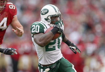 SAN FRANCISCO - DECEMBER 07:  Thomas Jones #20 of the New York Jets carries the ball against the San Francisco 49ers during an NFL game on December 7, 2008 at Candlestick Park in San Francisco, California. (Photo by Jed Jacobsohn/Getty Images)