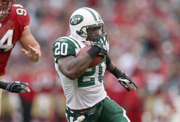 SAN FRANCISCO - DECEMBER 07:  Thomas Jones #20 of the New York Jets carries the ball against the San Francisco 49ers during an NFL game on December 7, 2008 at Candlestick Park in San Francisco, California. (Photo by Jed Jacobsohn/Getty Images)