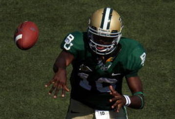 WACO, TX - OCTOBER 04:  Quarterback Robert Griffin #10 of the Baylor Bears drops back to pass against the Oklahoma Sooners at Floyd Casey Stadium on October 4, 2008 in Waco, Texas.  (Photo by Ronald Martinez/Getty Images)