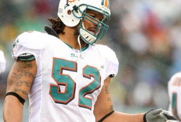 PHILADELPHIA - NOVEMBER 18:  Channing Crowder #52 of the Miami Dolphins looks on during the NFL game against the Philadelphia Eagles at Lincoln Financial Field on November 18, 2007 in Philadelphia, Pennsylvania. (Photo by Al Bello/Getty Images)