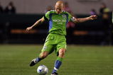 CARSON, CA - APRIL 18:  Freddie Ljungberg #10 of Seattle Sounders FC crosses the ball during the MLS match against Chivas USA at The Home Depot Center on April 18, 2009 in Carson, California. Chivas USA defeated Sounders FC 2-0.  (Photo by Victor Decolongon/Getty Images)