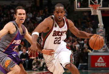 MILWAUKEE - JANUARY 22:  Michael Redd #22 of the Milwaukee Bucks drives against Steve Nash #13 of the Phoenix Suns at the Bradley Center on January 22, 2008 in Milwaukee, Wisconsin. The Suns won 114-105. NOTE TO USER: User expressly acknowledges and agrees that, by downloading and/or using this Photograph, user is consenting to the terms and conditions of the Getty Images License Agreement.  (Photo by Jonathan Daniel/Getty Images)