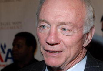 TAMPA, FL - JANUARY 31:  Dallas Cowboys owner Jerry Jones attends the 3rd Annual Saturday Night Spectacular hosted by Kevin Costner and Michael Strahan and presented by American Airlines and Texas Energy Holdings at T Pepin Hospitality Center on January 31, 2009 in Tampa, Florida.  (Photo by Tim Boyles/Getty Images)