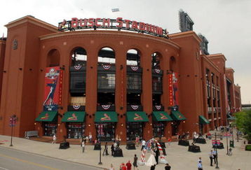 ST LOUIS, MO - JULY 11:  A bride and groom pose for a photo outside of Busch Stadium ahead of the 2009 MLB All-Star Game on July 11, 2009 in St. Louis, Missouri.  (Photo by Michael Heiman/Getty Images)