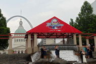 ST LOUIS, MO - JULY 11:  A bride and groom pose for a photo with their wedding party in front of the St. Louis Arch and Capitol Building ahead of the 2009 MLB All-Star Game on July 11, 2009 in St. Louis, Missouri.  (Photo by Michael Heiman/Getty Images)