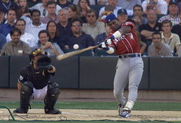 9 Jul 2001:  Sammy Sosa of the Chicago Cubs hits a home run during the All-Star Game Home Run Derby at Safeco Field in Seattle, Washington. Sosa came in second to Luis Gonzalez in the competition. <DIGITAL IMAGE> Mandatory Credit: Jed Jacobsohn/ALLSPORT