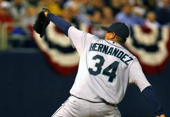 MINNEAPOLIS, MN - APRIL 6: Felix Hernandez #34 of the Seattle Mariners pitches against the Minnesota Twins on opening day at the Metrodome on April 6, 2009 in Minneapolis, Minnesota. (Photo by Scott A. Schneider/Getty Images)
