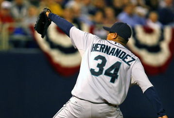 MINNEAPOLIS, MN - APRIL 6: Felix Hernandez #34 of the Seattle Mariners pitches against the Minnesota Twins on opening day at the Metrodome on April 6, 2009 in Minneapolis, Minnesota. (Photo by Scott A. Schneider/Getty Images)