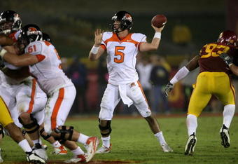LOS ANGELES, CA - NOVEMBER 03:  Quarterback Sean Canfield #5 of the Oregon State Beavers throws a pass against the USC Trojans on November 3, 2007 at the Los Angeles Coliseum in Los Angeles, California.  USC won 24-3. (Photo by Stephen Dunn/Getty Images)