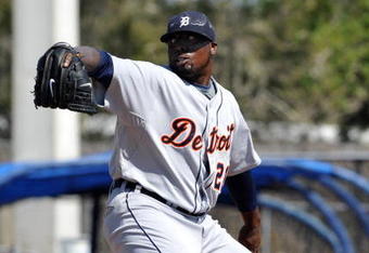 DUNEDIN, FL - FEBRUARY 27 :  Pitcher Dontrelle Willis of the Detroit Tigers pitches in relief against the Toronto Blue Jays February 27, 2009 at Dunedin Stadium in Dunedin, Florida.  (Photo by Al Messerschmidt/Getty Images)