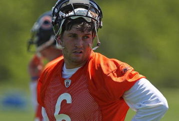 LAKE FOREST, IL - MAY 20: Jay Cutler #6 of the Chicago Bears watches during an organized team activity (OTA) practice on May 20, 2009 at Halas Hall in Lake Forest, Illinois. (Photo by Jonathan Daniel/Getty Images)
