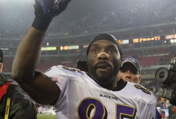 NASHVILLE, TN - JANUARY 10:  Wide receiver Derrick Mason #85 of the Baltimore Ravens walks off the field after defeating the Tennessee Titans 13-10 during the AFC Divisional Playoff Game on January 10, 2009 at LP Field in Nashville, Tennessee.  (Photo by Andy Lyons/Getty Images)
