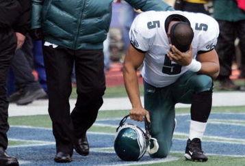 EAST RUTHERFORD, NJ - JANUARY 11:  Quarterback Donovan McNabb #5 of the Philadelphia Eagles kneels after in the end zone as Head Coach Andy Reid walks by after their NFC Divisional Playoff Game against the New York Giants on January 11, 2009 at Giants Stadium in East Rutherford, New Jersey. The Eagles defeated the Giants 23-11. (Photo by Michael Heiman/Getty Images)