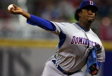 SAN JUAN, PUERTO RICO - MARCH 10:  Pedro Martinez #45 of the Dominican Republic pitches against the Netherlands during the 2009 World Baseball Classic Pool D match at Hiram Bithorn Stadium March 10, 2009 in San Juan, Puerto Rico.  (Photo by Al Bello/Getty Images)