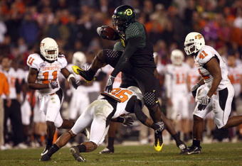 SAN DIEGO, CA - DECEMBER 30:   Runningback LeGarrette Blount #9 of the University of Oregon Ducks hurdles a player en route to a touchdown during his team's 42-31 win over the Oklahoma State University Cowboys in the Pacific Life Holiday Bowl at Qualcomm Stadium on December 30, 2008 in San Diego, California. (Photo by Donald Miralle/Getty Images)
