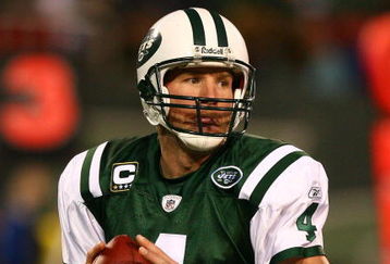 EAST RUTHERFORD, NJ - DECEMBER 28:  Brett Favre #4 of The New York Jets looks to pass against The Miami Dolphins during their game on December 28, 2008 at Giants Stadium in East Rutherford, New Jersey.  (Photo by Al Bello/Getty Images)