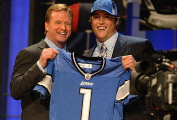 NEW YORK - APRIL 25:  NFL Commissioner Roger Goodell stands with Detroit Lions #1 draft pick Matthew Stafford at  Radio City Music Hall for the 2009 NFL Draft on April 25, 2009 in New York City  (Photo by Jeff Zelevansky/Getty Images)