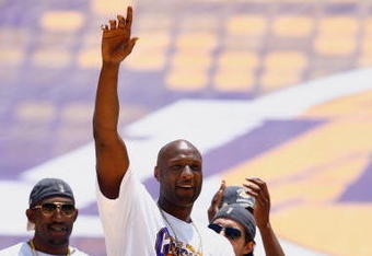 LOS ANGELES, CA - JUNE 17:  Lamar Odom of the Los Angeles Lakers waves to the crowd during the 2009 NBA Championship Victory Parade at the Los Angeles Memorial Coliseum on June 17, 2009 in Los Angeles, California.  (Photo by Jeff Gross/Getty Images)