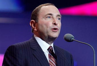 LAS VEGAS - JUNE 18:  NHL commissioner Gary Bettman speaks during the 2009 NHL Awards at The Pearl concert theater at the Palms Casino Resort June 18, 2009 in Las Vegas, Nevada.  (Photo by Ethan Miller/Getty Images for NHL)