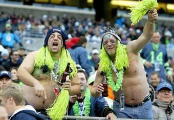 621hawks03_se2_fans1_crop_340x234