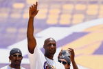 LOS ANGELES, CA - JUNE 17:  Lamar Odom of the Los Angeles Lakers waves to the crowd during the 2009 NBA Championship Victory Parade at the Los Angeles Memorial Coliseum on June 17, 2009 in Los Angeles, California.  (Photo by Jeff Gross/Getty Images)
