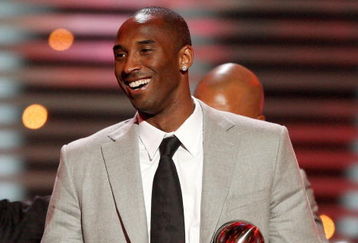 LOS ANGELES, CA - JULY 15:  NBA player Kobe Bryant accepts the Best Team award on behalf of the Los Angeles Lakers during the 2009 ESPY Awards held at Nokia Theatre LA Live on July 15, 2009 in Los Angeles, California. The 17th annual ESPYs will air on Sunday, July 19 at 9PM ET on ESPN.  (Photo by Kevin Winter/Getty Images)