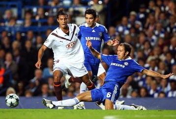 LONDON - SEPTEMBER 16:  Ricardo Carvalho of Chelsea tackles Marouane Chamakh of Bordeaux during the UEFA Champions League Group A match between Chelsea and Bordeaux at Stamford Bridge on September 16, 2008 in London, England.  (Photo by Phil Cole/Getty Images)