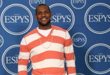 HOLLYWOOD - JULY 11:  Host LeBron James poses for photos in the press room during the 2007 ESPY Awards at the Kodak Theatre on July 11, 2007 in Hollywood, California.  (Photo by Frederick M. Brown/Getty Images)
