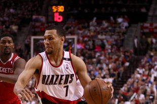 PORTLAND, OR - APRIL 21:  Brandon Roy #7 of the Portland Trail Blazers drives against the Houston Rockets during Game 2 of the Western Conference Quarterfinals of the NBA Playoffs on April 21, 2009 at the Rose Garden in Portland, Oregon. NOTE TO USER: User expressly acknowledges and agrees that, by downloading and or using this Photograph, user is consenting to the terms and conditions of the Getty Images License Agreement.  (Photo by Jonathan Ferrey/Getty Images)