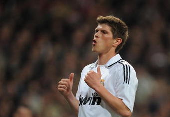 MADRID, SPAIN - MARCH 07:  Klaas Jan Huntelaar of Real Madrid reacts during the La Liga match between Real Madrid and Atletico Madrid at the Santiago Bernabeu stadium on March 7, 2009 in Madrid, Spain  (Photo by Denis Doyle/Getty Images)