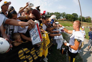 LATROBE, PENNSYLVANIA - JULY 28: Ben Roethlisberger #7 of the Pittsburgh Steelers signs autographs during training camp at St. Vincent College on July 28, 2007 in Latrobe, Pennsylvania. (Photo by: Gregory Shamus/Getty Images)