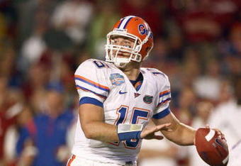 MIAMI - JANUARY 08:  Tim Tebow #15 of the Florida Gators looks to pass the ball during the FedEx BCS National Championship Game against the Oklahoma Sooners at Dolphin Stadium on January 8, 2009 in Miami, Florida.  (Photo by Donald Miralle/Getty Images)
