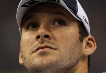 IRVING, TX - DECEMBER 14:  Quarterback Tony Romo #9 of the Dallas Cowboys on the sidelines during play against the New York Giants at Texas Stadium on December 14, 2008 in Irving, Texas.  (Photo by Ronald Martinez/Getty Images)
