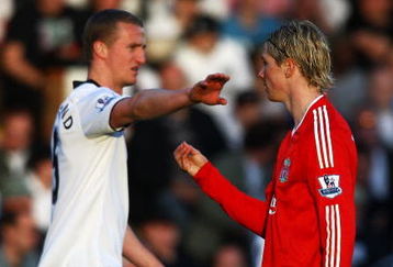 LONDON, ENGLAND - APRIL 04:  Fernando Torres of Liverpool and Brede Hangeland of Fulham exchange words during the Barclays Premier League match between Fulham and Liverpool at Craven Cottage on April 4, 2009 in London, England.  (Photo by Ryan Pierse/Getty Images)