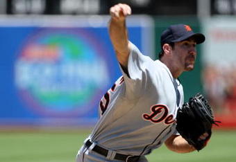 OAKLAND, CA - JULY 01:  Justin Verlander #35 of the Detroit Tigers pitches against the Oakland Athletics during a Major League Baseball game on July 1, 2009 at the Oakland Coliseum in Oakland, California.  (Photo by Jed Jacobsohn/Getty Images)