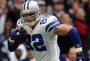DALLAS - DECEMBER 16:  Tight end Jason Witten #82 of the Dallas Cowboys breaks the 1000 yard mark on the season against the Philadelphia Eagles in the second quarter at Texas Stadium December 16, 2007 in Dallas, Texas.  The Eagles won 10-6.  (Photo by Brian Bahr/Getty Images)