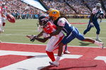 HONOLULU, HI - FEBRUARY 08: Wide receiver Brandon Marshall #15 of the AFC All-Stars Denver Broncos tries to catch an end zone pass broken up by cornerback Al Harris #31 of the the NFC All-Stars Green Bay Packers in the 2009 NFL Pro Bowl at Aloha Stadium on February 8, 2009 in Honolulu, Hawaii. The NFC defeated the AFC 30-21. (Photo by Paul Spinelli/Getty Images)