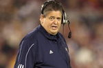 LOS ANGELES - NOVEMBER 29:  Head coach Charlie Weis of the Notre Dame Fighting Irish walks on the sidelines during the game against the USC Trojans at the Memorial Coliseum on November 29, 2008 in Los Angeles, California. (Photo by: Jeff Gross/Getty Images)