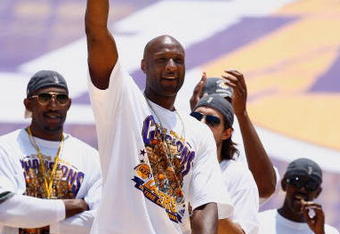 LOS ANGELES, CA - JUNE 17:  Lamar Odom of the Los Angeles Lakers waves to the crowd during the 2009 NBA Championship Victory Parade at the Los Angeles Memorial Coliseum on June 17, 2009 in Los Angeles, California.  (Photo by Jeff Gross/Getty Images)