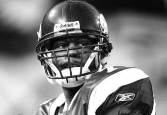 MINNEAPOLIS - DECEMBER 28: EDITORS NOTE: THIS IMAGE WAS CONVERTED TO BLACK AND WHITE  Tarvaris Jackson #7 of the Minnesota Vikings passes the ball during an NFL game against the New York Giants at the Hubert H. Humphrey Metrodome on December 28, 2008 in Minneapolis, Minnesota.  (Photo by Tom Dahlin/Getty Images)