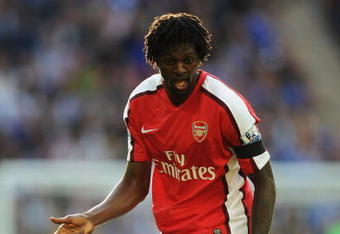 LONDON - APRIL 18:  Emmanuel Adebayor of Arsenal in action during the FA Cup sponsored by E.ON Semi Final match between Arsenal and Chelsea at Wembley Stadium on April 18, 2009 in London, England.  (Photo by Shaun Botterill/Getty Images)