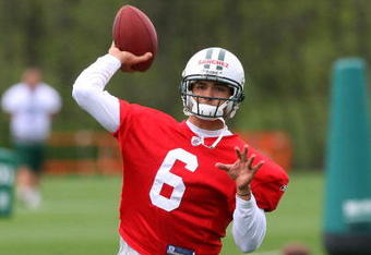 FLORHAM PARK, NJ - MAY 02:  Quarterback Mark Sanchez #6 of the New York Jets throws a pass during minicamp on May 2, 2009 at the Atlantic Health Jets Training Center in Florham Park, New Jersey.  (Photo by Jim McIsaac/Getty Images)
