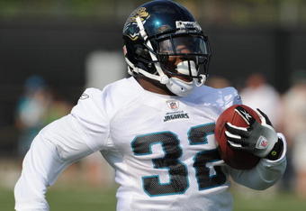 JACKSONVILLE, FL - MAY 1:  Running back Maurice Jones-Drew #32  of the Jacksonville Jaguars runs upfield during a team mini-camp on May 1, 2009 on the practice fields at Jacksonville Municipal Stadium in Jacksonville, Florida.  (Photo by Al Messerschmidt/Getty Images)